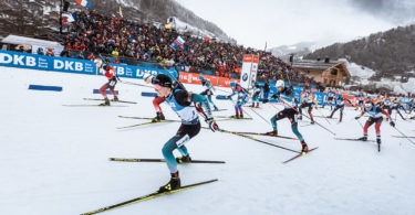 Coup de tonnerre ! Programmée la semaine du 14 au 20 décembre, l'étape du Grand Bornand a été retirée du programme de la prochaine saison. Hochfilzen remplace l'étape Haut-Savoyarde...